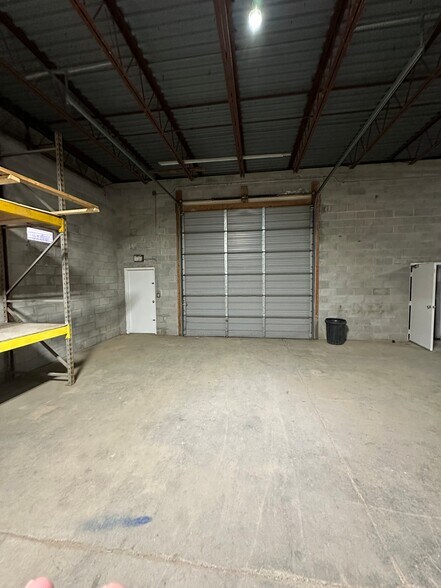 More Photos Of 240 Mohawk Ave, Schenectady Auto Repair For Lease