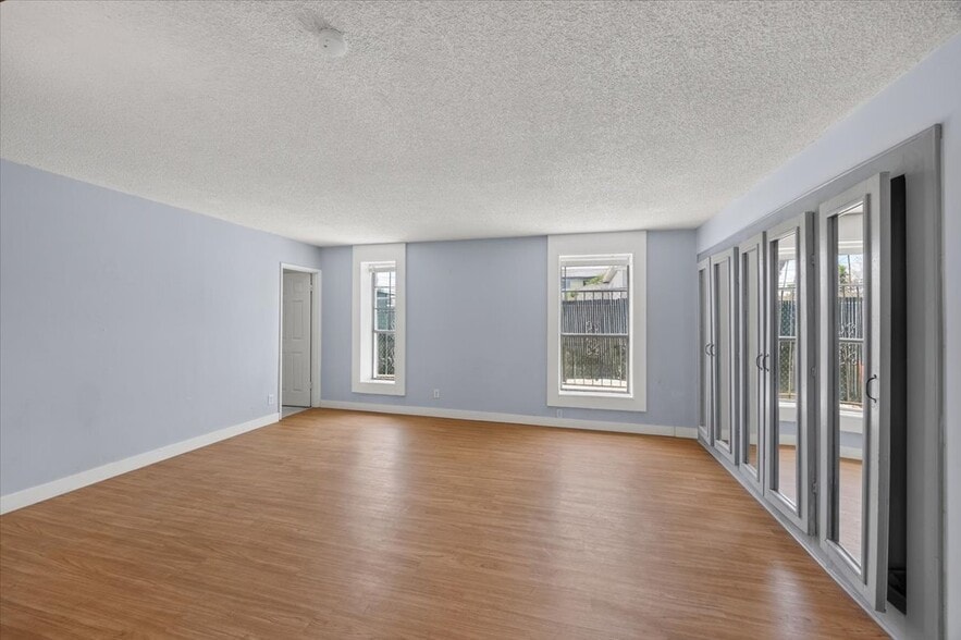 More Photos Of 319 S 10th St, Las Vegas Apartments For Sale