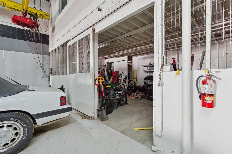 More Photos Of 4800 Joslyn Rd, Lake Orion Light Manufacturing For Sale