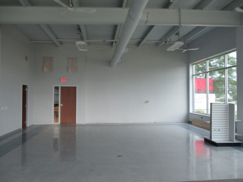 More Photos Of 3420 Dewey St, Manitowoc Freestanding For Lease