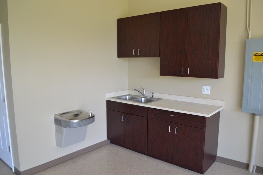 More Photos Of 412 Drive In Ln, Moncks Corner Freestanding For Lease