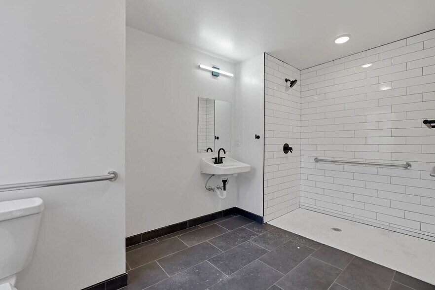 More Photos Of 595 E Broad St, Columbus Apartments For Sale