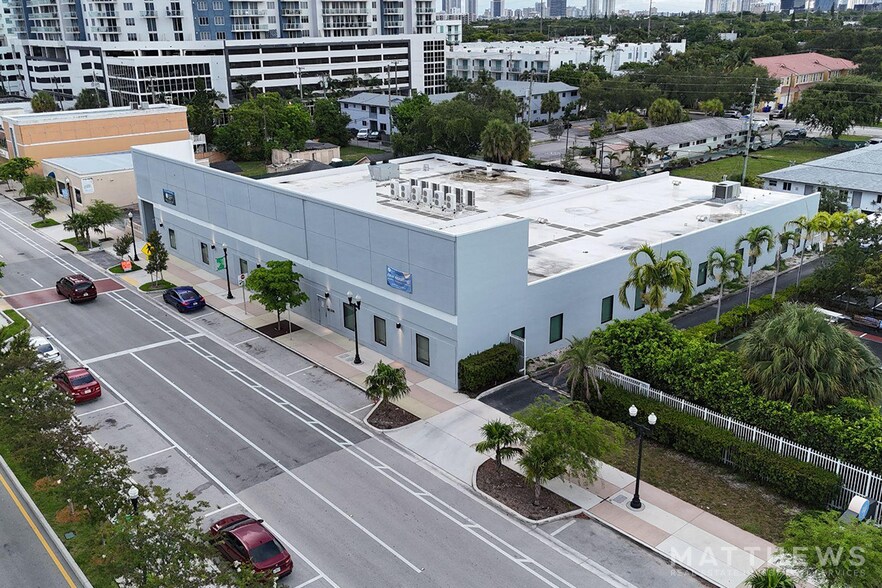 Primary Photo Of 2216 Hollywood Blvd, Hollywood Schools For Lease