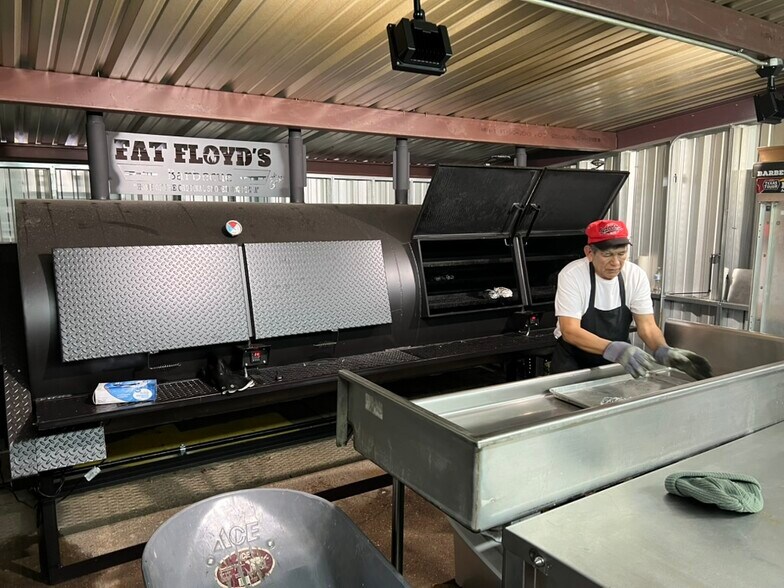 More Photos Of 206 W Houston St, Cleveland Fast Food For Sale