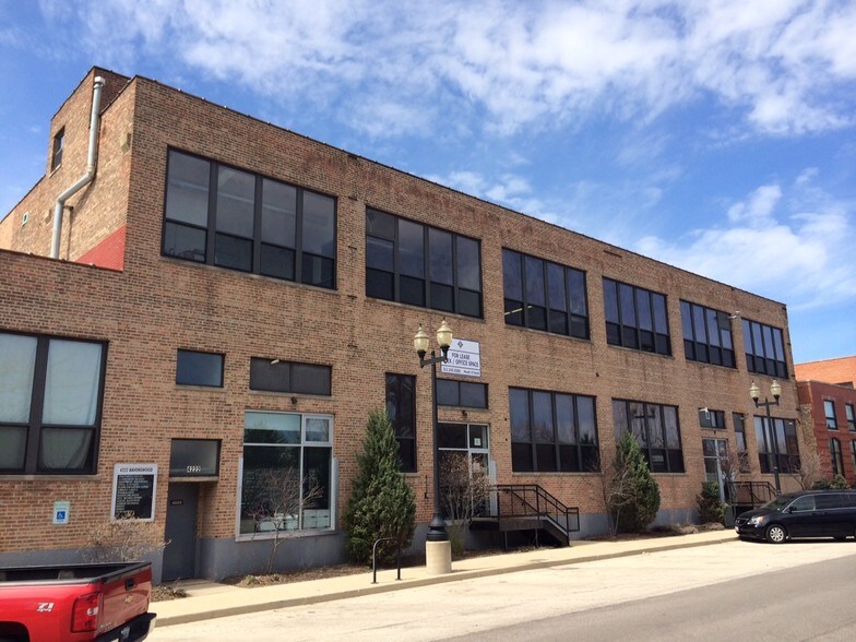 More Photos Of 4222 N Ravenswood Ave, Chicago Manufacturing For Lease