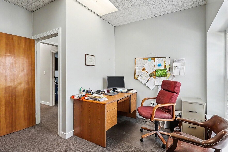 More Photos Of 8407 Richmond Hwy, Alexandria Storefront For Sale