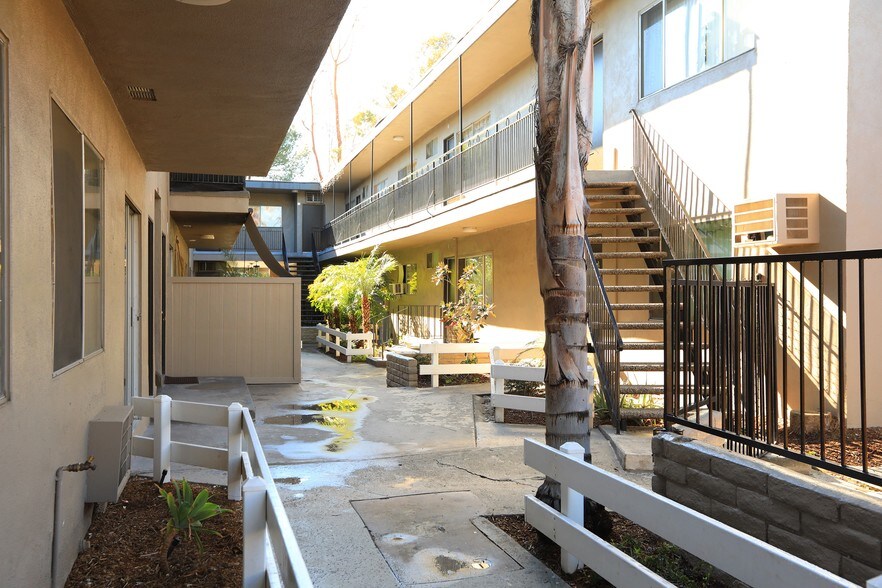 More Photos Of 21909 Lanark St, Canoga Park Apartments For Sale