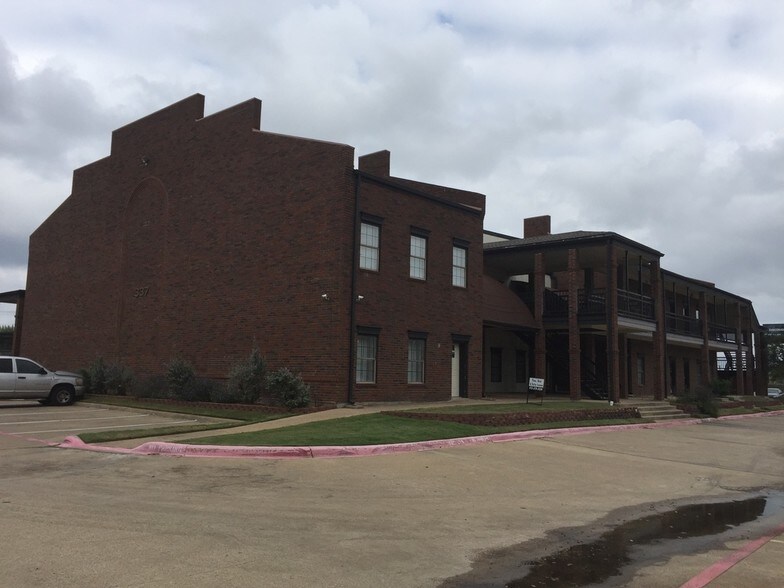 More Photos Of 337 Oaks Trl, Garland Office For Lease