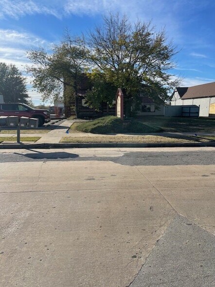 More Photos Of 601 W Oakland St, Broken Arrow Office Residential For Sale