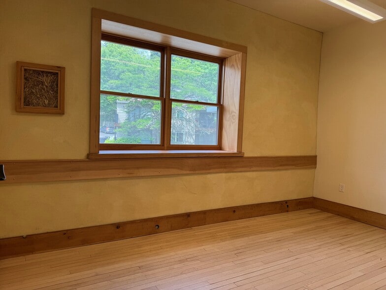 More Photos Of 120 Shelton McMurphey Blvd, Eugene Office For Lease