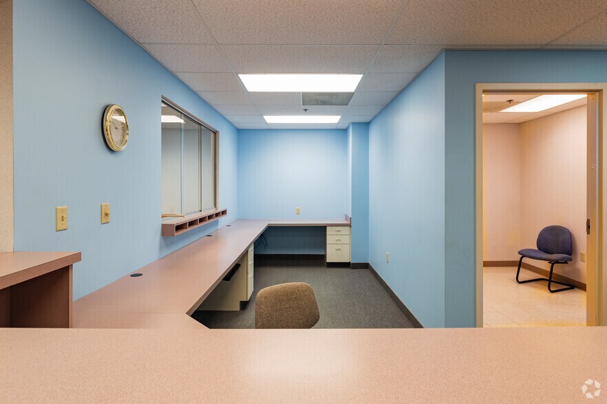 More Photos Of 6 Buttrick Rd, Londonderry Medical For Sale