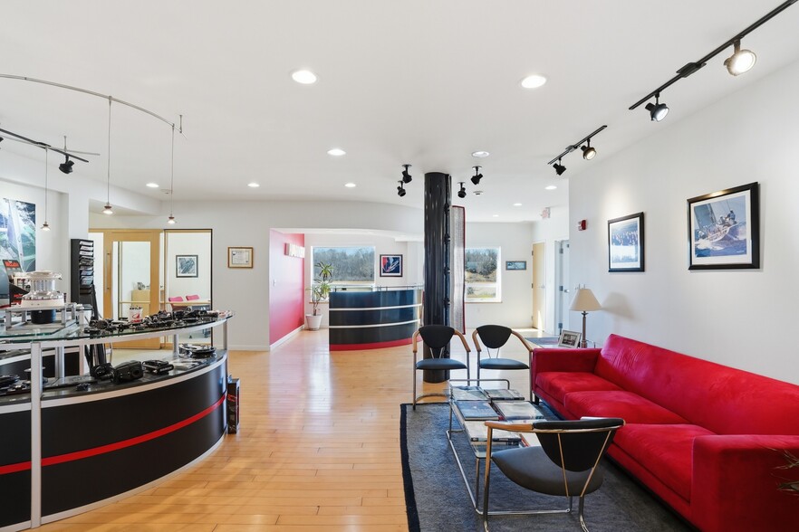 More Photos Of 19 John Clarke Rd, Middletown Office For Sale