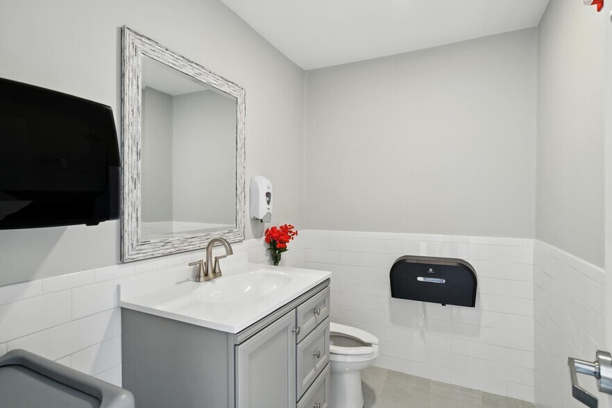 More Photos Of 5-7 Strong Ave, Northampton Storefront Retail Office For Lease