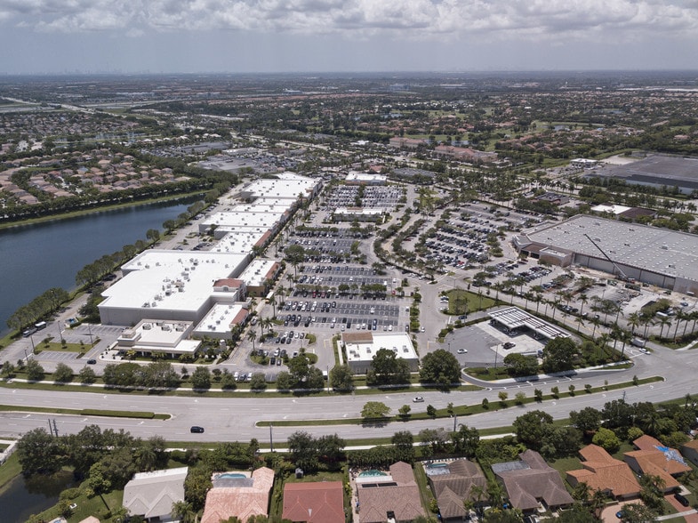 More Photos Of 15801-15999 Pines Blvd, Pembroke Pines Unknown For Lease