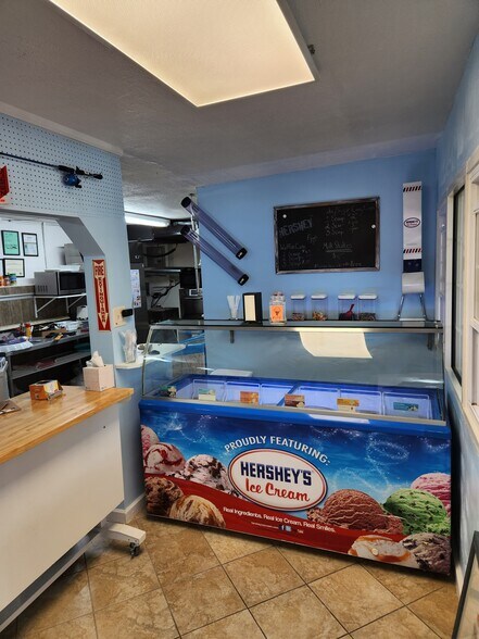 More Photos Of 6706 Limbaugh Ln, Hickory Marina For Sale