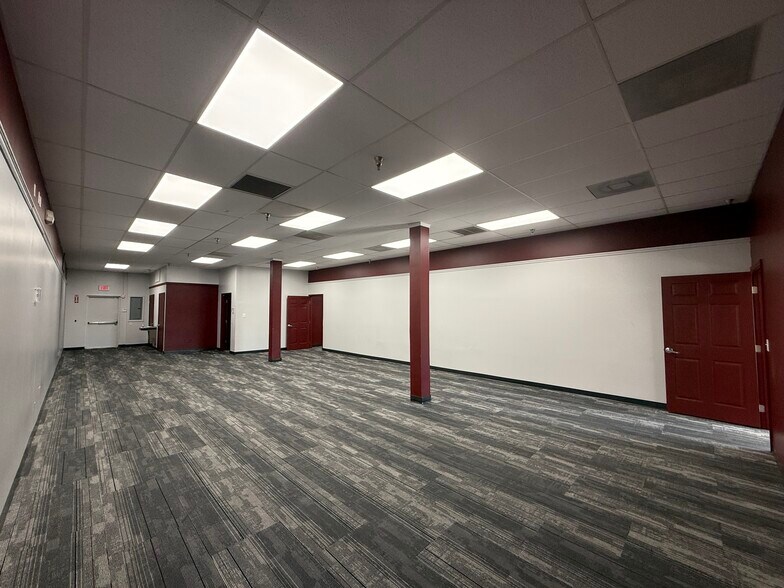 More Photos Of 369 Bill France Blvd, Daytona Beach General Retail For Lease