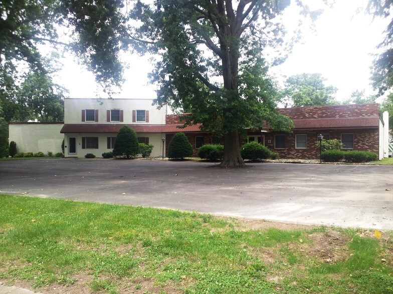 More Photos Of 16 Reeves Ave, Hamilton Office For Lease