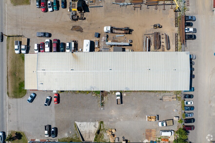 More Photos Of 5110 76th Ave SE, Calgary Manufacturing For Sale