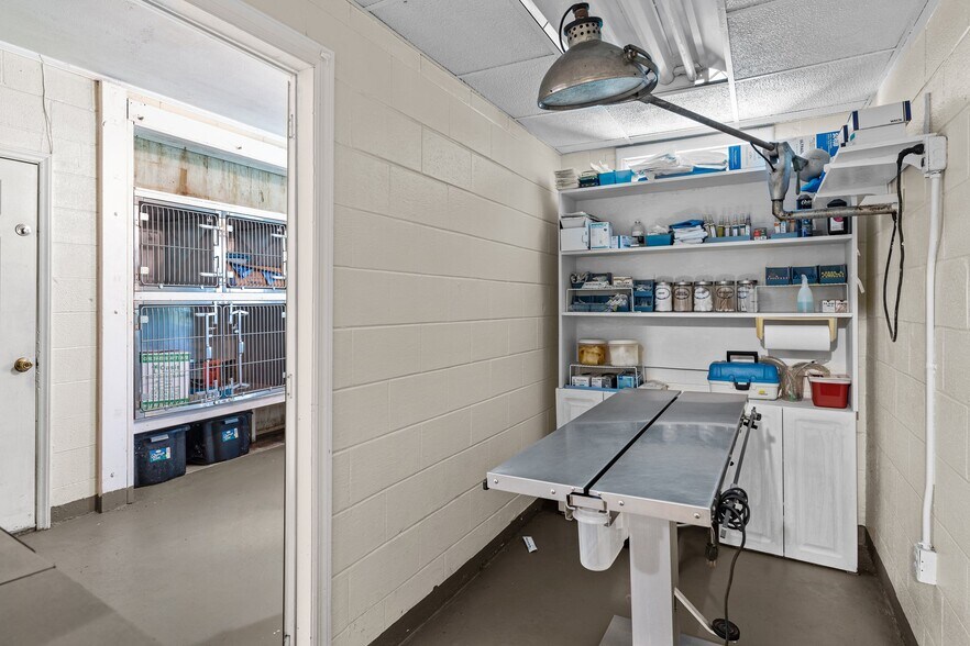More Photos Of 3522 James B White Hwy, Whiteville Veterinarian Kennel For Sale