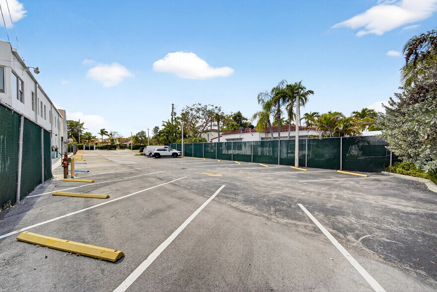 More Photos Of 7630 Biscayne Blvd, Miami Office For Lease