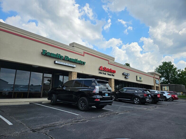 More Photos Of 9800-9810 Shelbyville Rd, Louisville Unknown For Lease