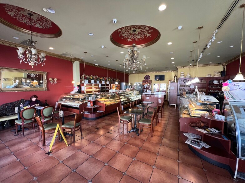 More Photos Of 9060 W Pico Blvd, Los Angeles Restaurant For Lease