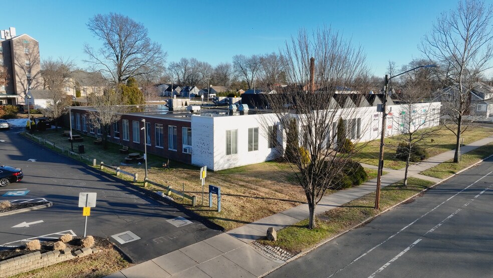 Primary Photo Of 650 Franklin Ave, Hartford Manufacturing For Sale