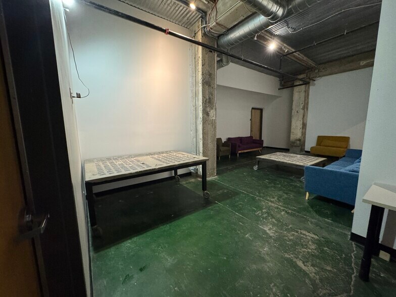 More Photos Of 1900 Main St, Kansas City General Retail For Lease