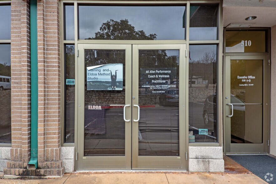 More Photos Of 6507 Jester Blvd, Austin Storefront Retail Office For Lease