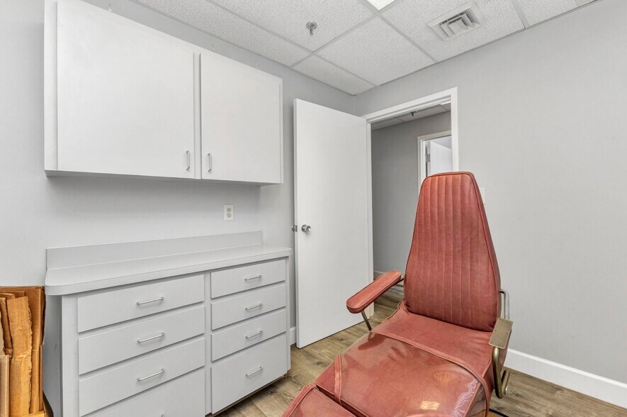 More Photos Of 2525 Harbor Blvd, Port Charlotte Medical For Sale
