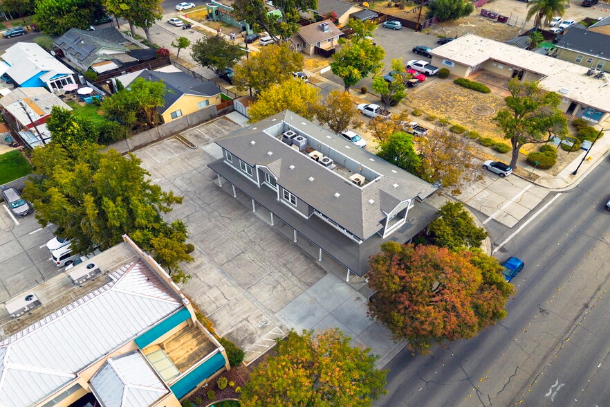 More Photos Of 403 W 11th St, Tracy Office For Sale