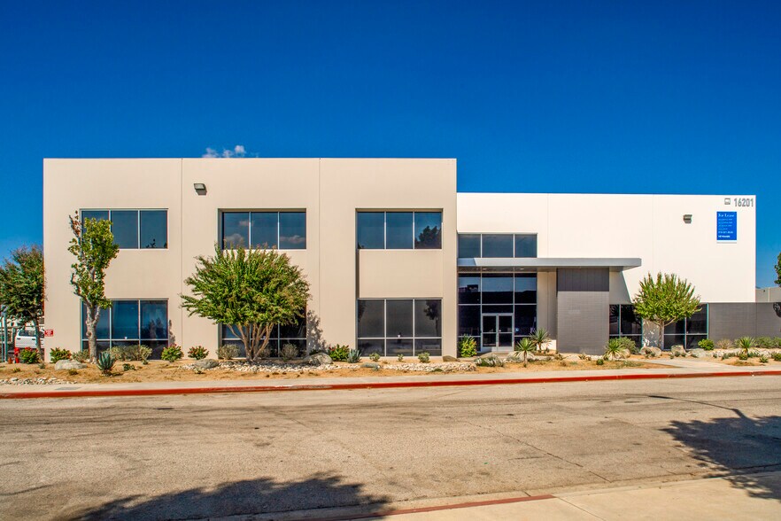 More Photos Of 8045 Woodley Ave, Van Nuys Unknown For Lease