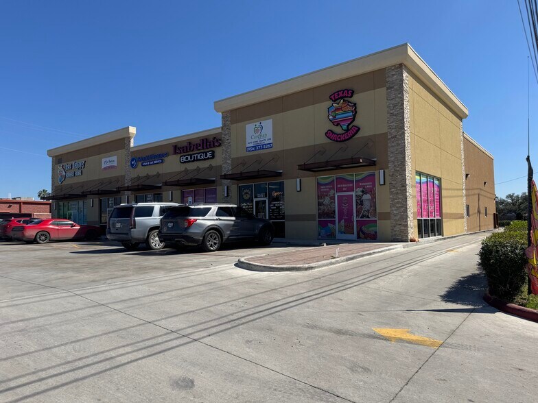Primary Photo Of 600 N Main St, Donna Freestanding For Sale