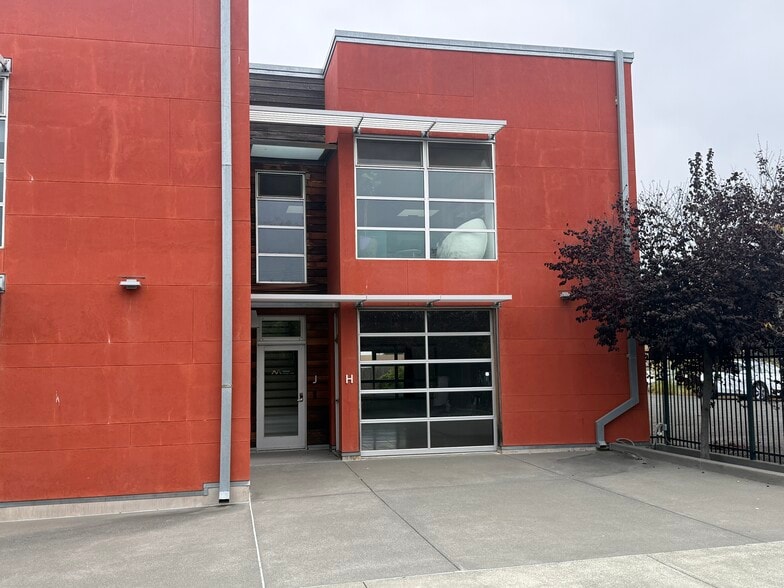 More Photos Of 1331 7th St, Berkeley Loft Creative Space For Sale