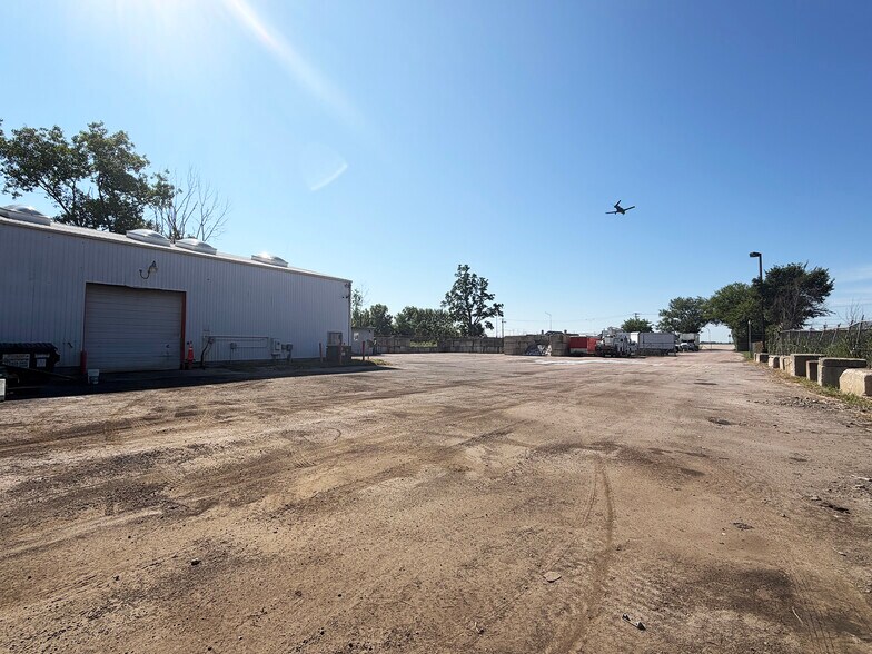 More Photos Of 2029 W North Ave, West Chicago Warehouse For Lease