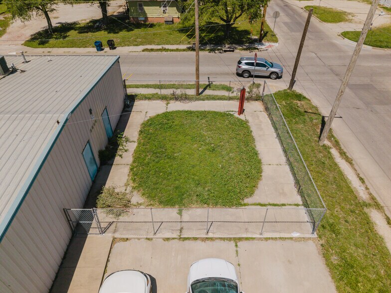 More Photos Of 2555 N Market St, Wichita Auto Repair For Sale