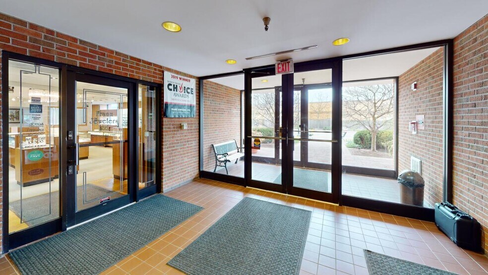 More Photos Of 1220 Meadow Rd, Northbrook Medical For Lease