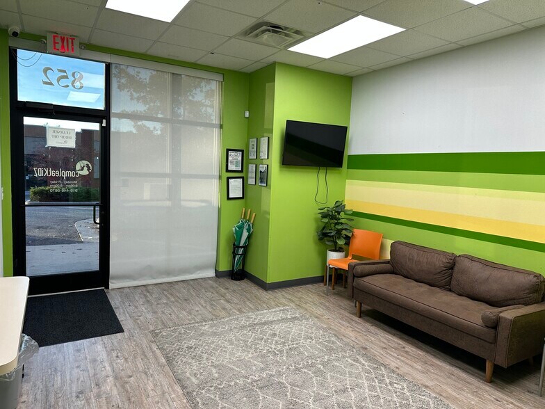 More Photos Of 850-852 Perry Rd, Apex Medical For Lease