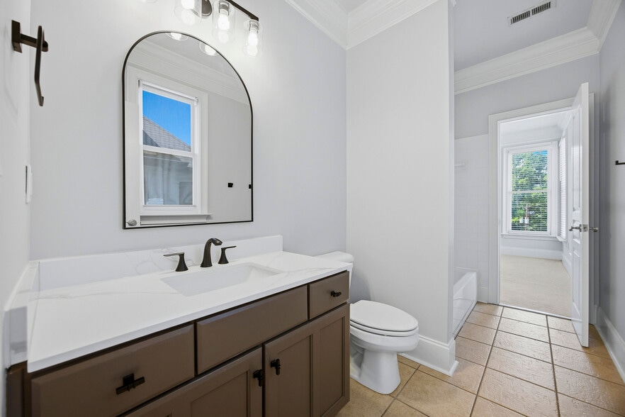 More Photos Of 574 East Ave NE, Atlanta Specialty For Sale