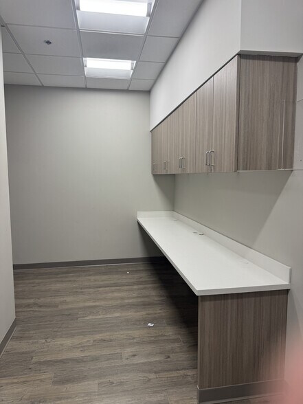 More Photos Of 38 W 13775 S, Draper Medical For Lease