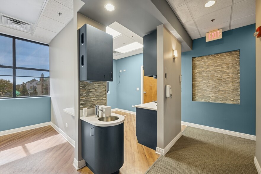 More Photos Of 2300 Lehigh Ave, Glenview Storefront Retail Office For Lease