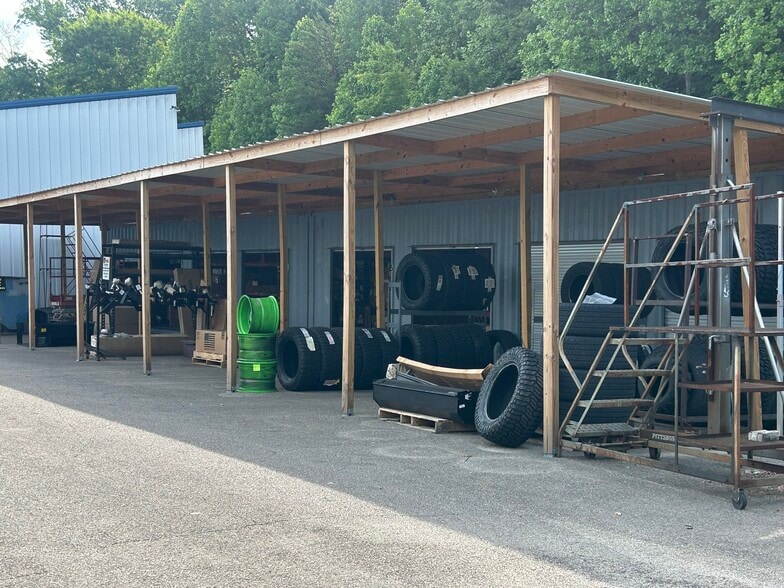 More Photos Of 8812 Kingston Pike, Knoxville Warehouse For Lease