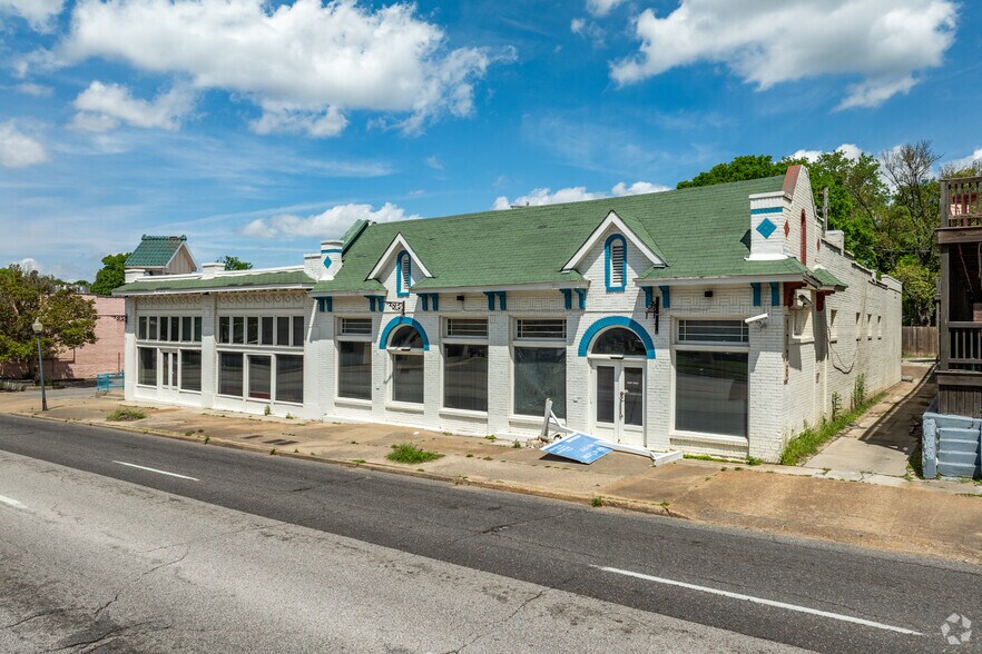 More Photos Of 1726 Poplar Ave, Memphis Medical For Sale