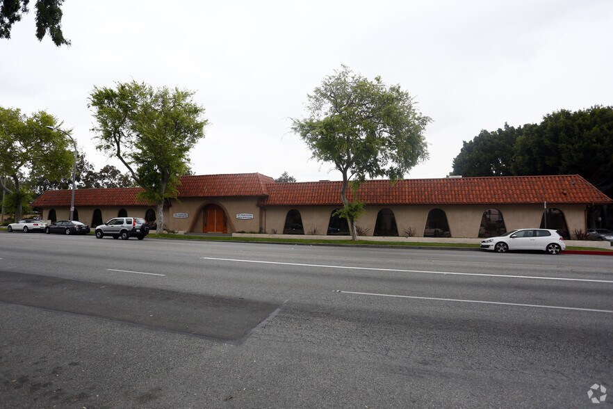 More Photos Of 5000 Overland Ave, Culver City Office For Sale