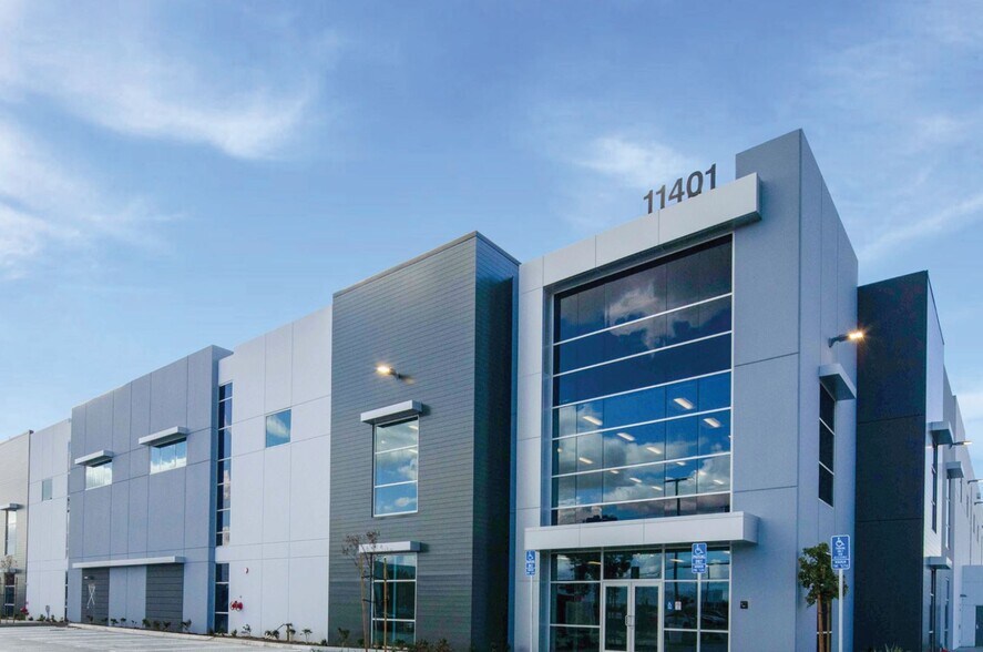 More Photos Of 11401 Greenstone Ave, Santa Fe Springs Distribution For Lease