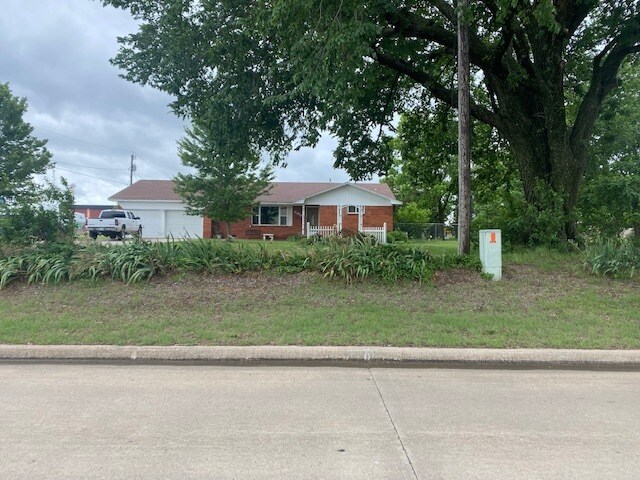 More Photos Of 2910 Hardy Springs Rd, Mcalester Storefront Retail Office For Sale