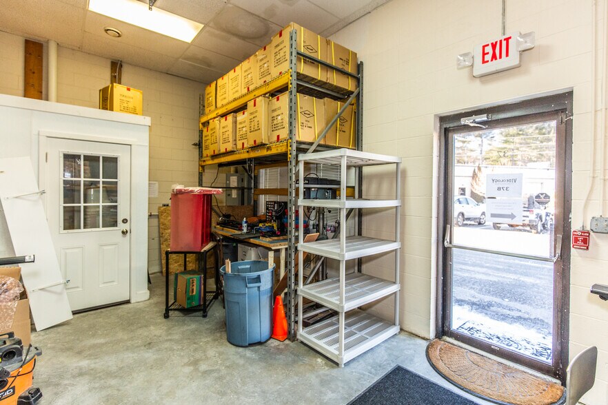More Photos Of 37 Lark Industrial Pky, Greenville Warehouse For Sale