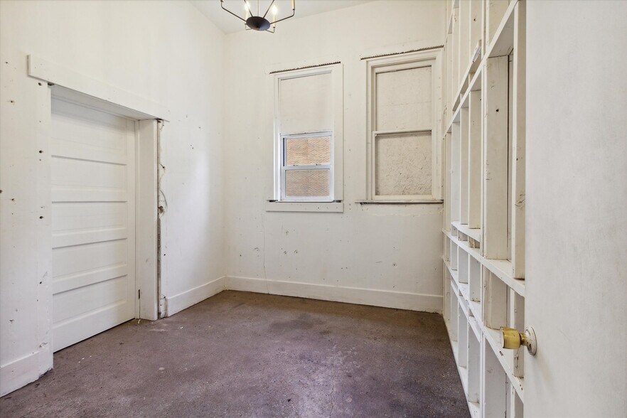 More Photos Of 225 E Superior St, Alma Office For Sale