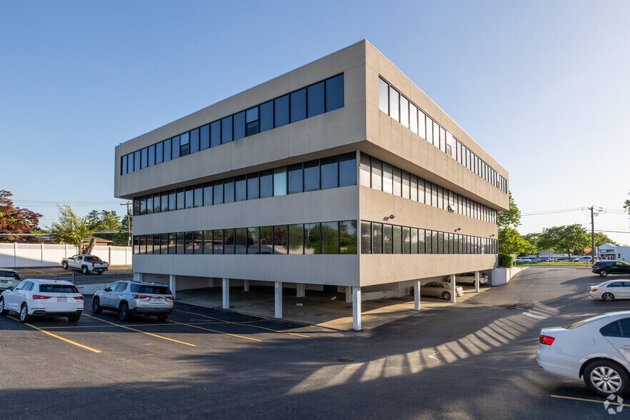 More Photos Of 990 Westbury Rd, Westbury Office For Sale