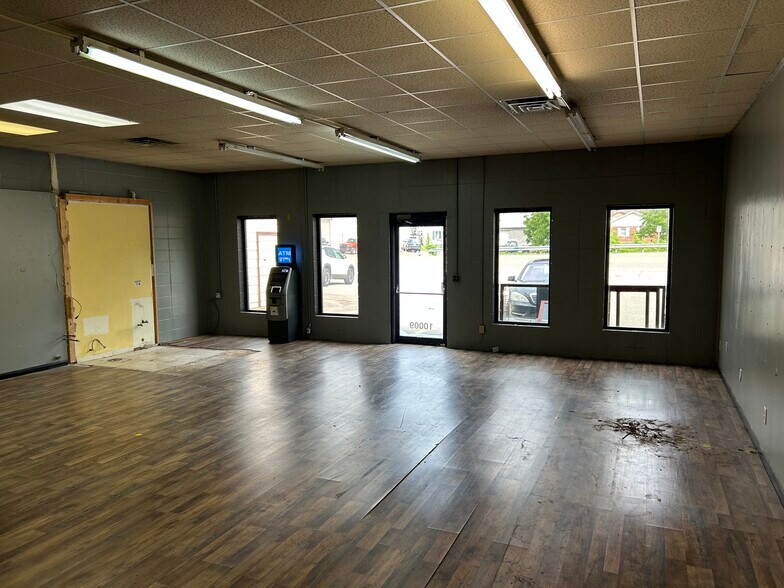 More Photos Of 10009-10011 Maccorkle Ave, Charleston Freestanding For Lease